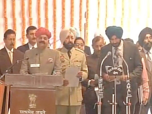 Amarinder sworn-in as Punjab CM, 9 ministers inducted