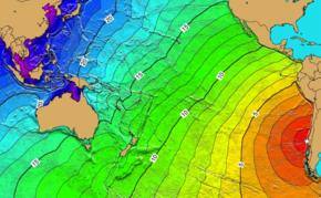 Kiwis advised to avoid beaches as surges hit the coastline