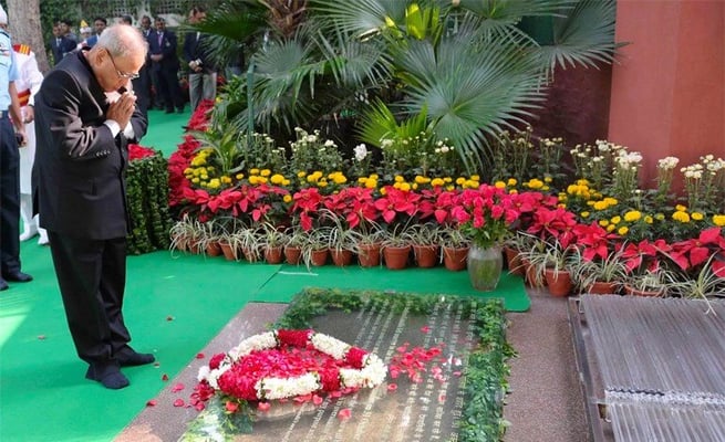 Pranab, Manmohan, Rahul pay tributes to Indira Gandhi