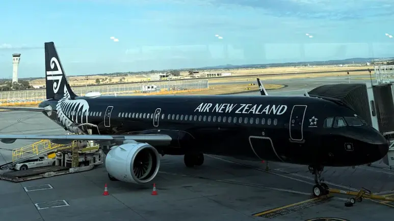 Why New Zealand flies black aircraft