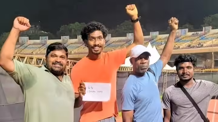 Thennarasu, Vishal, coach Jason Dawson, and Vishal's childho 
